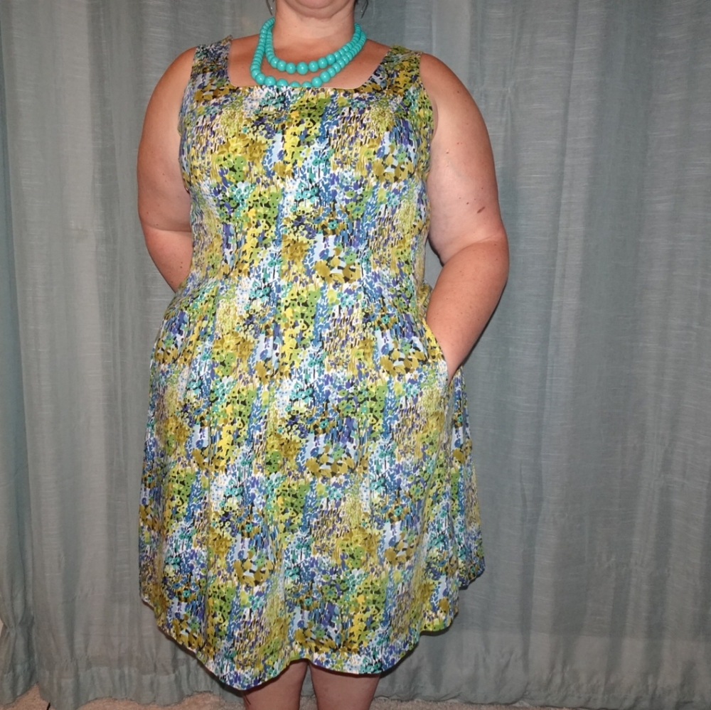 Floral print dress with pockets